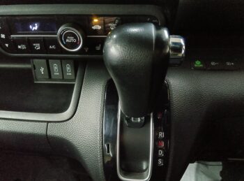 N-BOXカスタム G・L ターボ ホンダセンシング 純正８インチナビTV バックカメラ 4WD