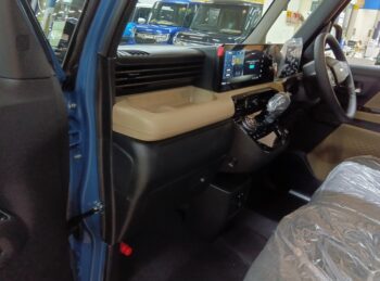 デリカミニ T プレミアム デリマルパッケージ  4WD　ターボ　届出済未使用車