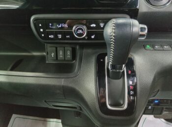 N-BOXカスタム L ターボ 純正ナビTV 後期型 4WD