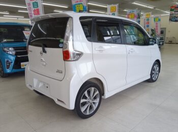 デイズ ハイウェイスターGターボ　純正ナビTVアラウンドビューモニター　4WD