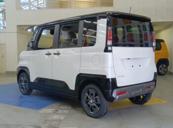 デリカミニ T プレミアム デリマルパッケージ ターボ　未使用車 4WD