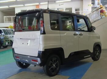 デリカミニ T プレミアム デリマルパッケージ ターボ　未使用車 4WD