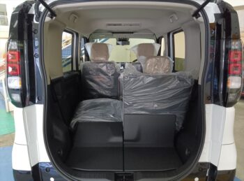 デリカミニ T プレミアム デリマルパッケージ ターボ　未使用車 4WD