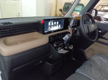 デリカミニ T プレミアム デリマルパッケージ ターボ　未使用車 4WD