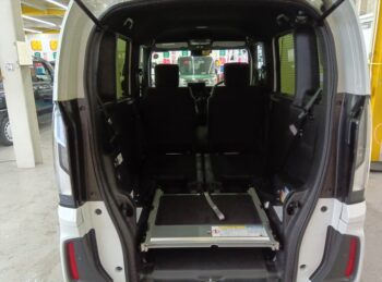 N-BOXカスタム スロープ 福祉車両車椅子仕様 純正ナビTV 4WD