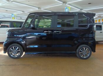 N-BOXカスタム Ｌ　純正８インチナビＴＶ・バックカメラ　後期型 4WD