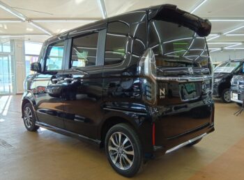 N-BOXカスタム Ｌ　純正８インチナビＴＶ・バックカメラ　後期型 4WD