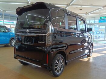 N-BOXカスタム Ｌ　純正８インチナビＴＶ・バックカメラ　後期型 4WD