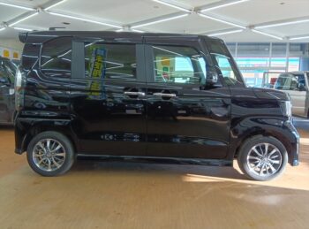 N-BOXカスタム Ｌ　純正８インチナビＴＶ・バックカメラ　後期型 4WD