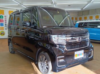 N-BOXカスタム Ｌ　純正８インチナビＴＶ・バックカメラ　後期型 4WD
