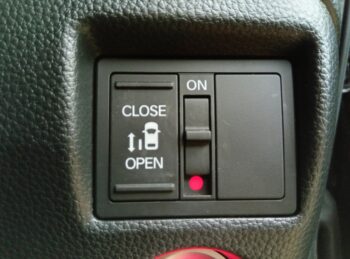 N-BOXカスタム Ｌ　純正８インチナビＴＶ・バックカメラ　後期型 4WD