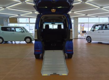 N-BOX+カスタム Ｇ 福祉車両 車いす仕様スローパー後期型 純正ナビ・ＴＶ4WD