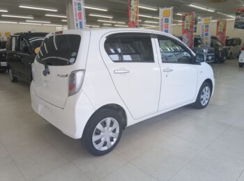 プレオプラス LA　4WD