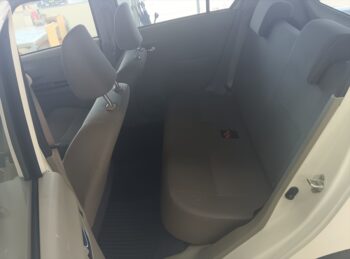 プレオプラス LA　4WD