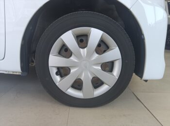 プレオプラス LA　4WD