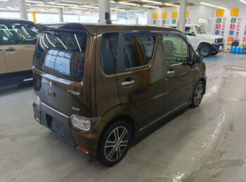 ワゴンR スティングレー ハイブリッドT ターボ ナビ・バックカメラ 4WD