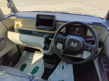N-BOX ベースグレード　未使用車