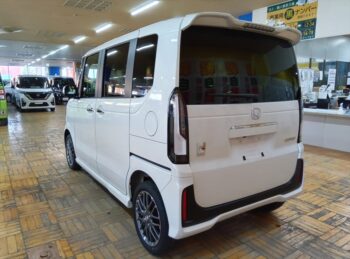 N-BOXカスタム ターボ 4WD 未使用車