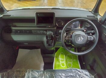 N-BOXカスタム ターボ 4WD 未使用車