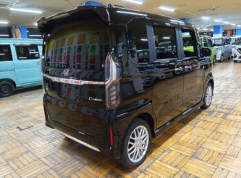 N-BOXカスタム Ｌ・ターボ　純正ナビ　ＴＶ　バックカメラ　後期型 4WD