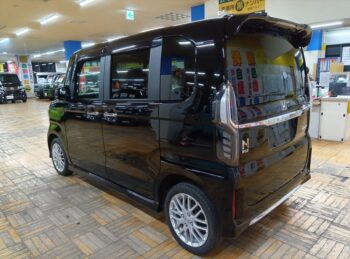 N-BOXカスタム Ｌ・ターボ　純正ナビ　ＴＶ　バックカメラ　後期型 4WD