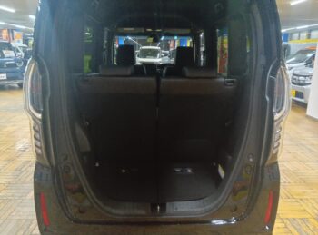 N-BOXカスタム Ｌ・ターボ　純正ナビ　ＴＶ　バックカメラ　後期型 4WD