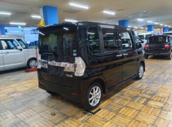 タントカスタム Ｘ　ナビ　TV　バックカメラ 4WD