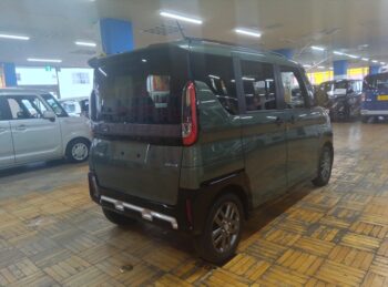 デリカミニ Ｇプレミアム　ナビ　アラウンドビューモニター 4WD