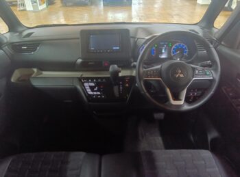 デリカミニ Ｇプレミアム　ナビ　アラウンドビューモニター 4WD