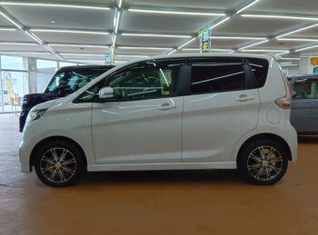 eKカスタム Ｔ ターボ　セーフティプラスエディション　純正ナビ・ＴＶマルチラウンドモニター　後期型 4WD 