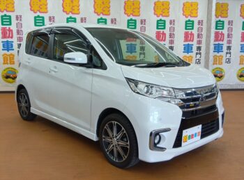 eKカスタム Ｔ ターボ　セーフティプラスエディション　純正ナビ・ＴＶマルチラウンドモニター　後期型 4WD 