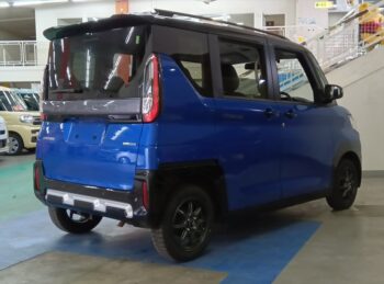 デリカミニ G　ディスプレイオーディオ・バックカメラ　4WD