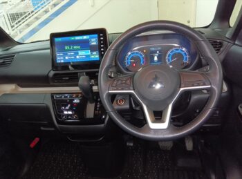 デリカミニ G　ディスプレイオーディオ・バックカメラ　4WD