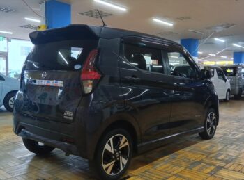 デイズ ハイウェイスターＧターボ　純正９インチナビ　ＴＶ　バックカメラ 4WD