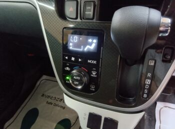 ムーヴカスタム Ｘリミテッド ＳＡⅢ　後期型　純正ナビ　アラウンドビューモニター 4WD