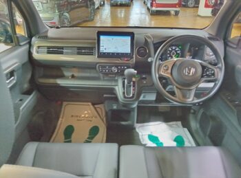 N-WGNカスタム Ｌ　８インチナビ　ＴＶ　バックカメラ 4WD
