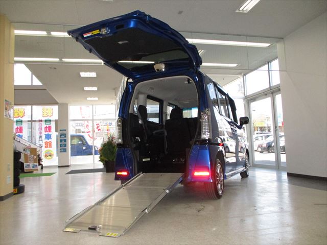 N-BOX+カスタム G スローパー 福祉車両 4WD