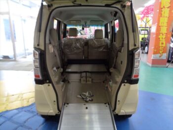 N-BOX+ G・Lパッケージ　福祉車両　車いす仕様スロープ　4WD