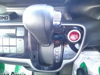 N-BOXカスタム ＳＳパッケージ 4WD