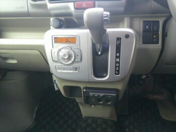 NV100クリッパーリオ Ｅ ターボ 4WD