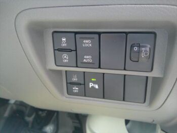 スクラムバン PC　未使用車　4WD