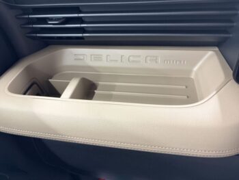 デリカミニ T プレミアム デリマルパッケージ 届出済未使用車 4WD