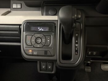 スペーシア ハイブリッドG　未使用車　4WD