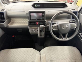 タント Xセレクション　ナビ　４WD