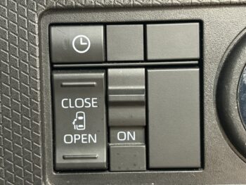 タント Xセレクション　ナビ　４WD