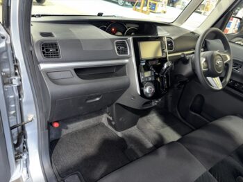 タントカスタム X　SA　純正ナビ　TV　バックカメラ　4WD