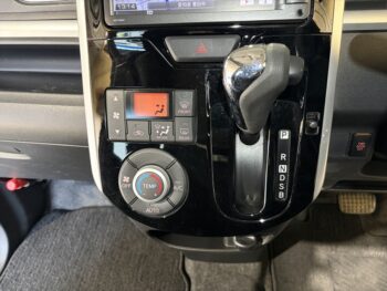 タントカスタム X　SA　純正ナビ　TV　バックカメラ　4WD