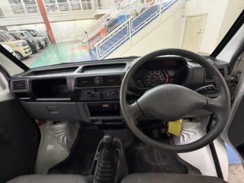 ミニキャブトラック Vタイプ　パワステ付・エアコン無し　4WD