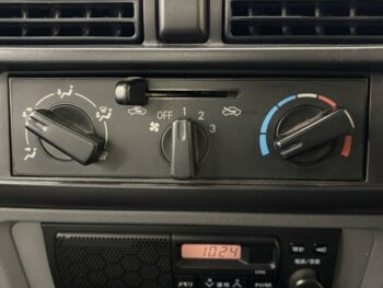 ミニキャブトラック Vタイプ　パワステ付・エアコン無し　4WD
