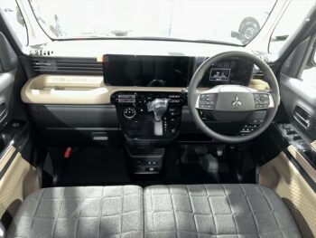 デリカミニ T プレミアム デリマルパッケージ ターボ 未使用車　4WD